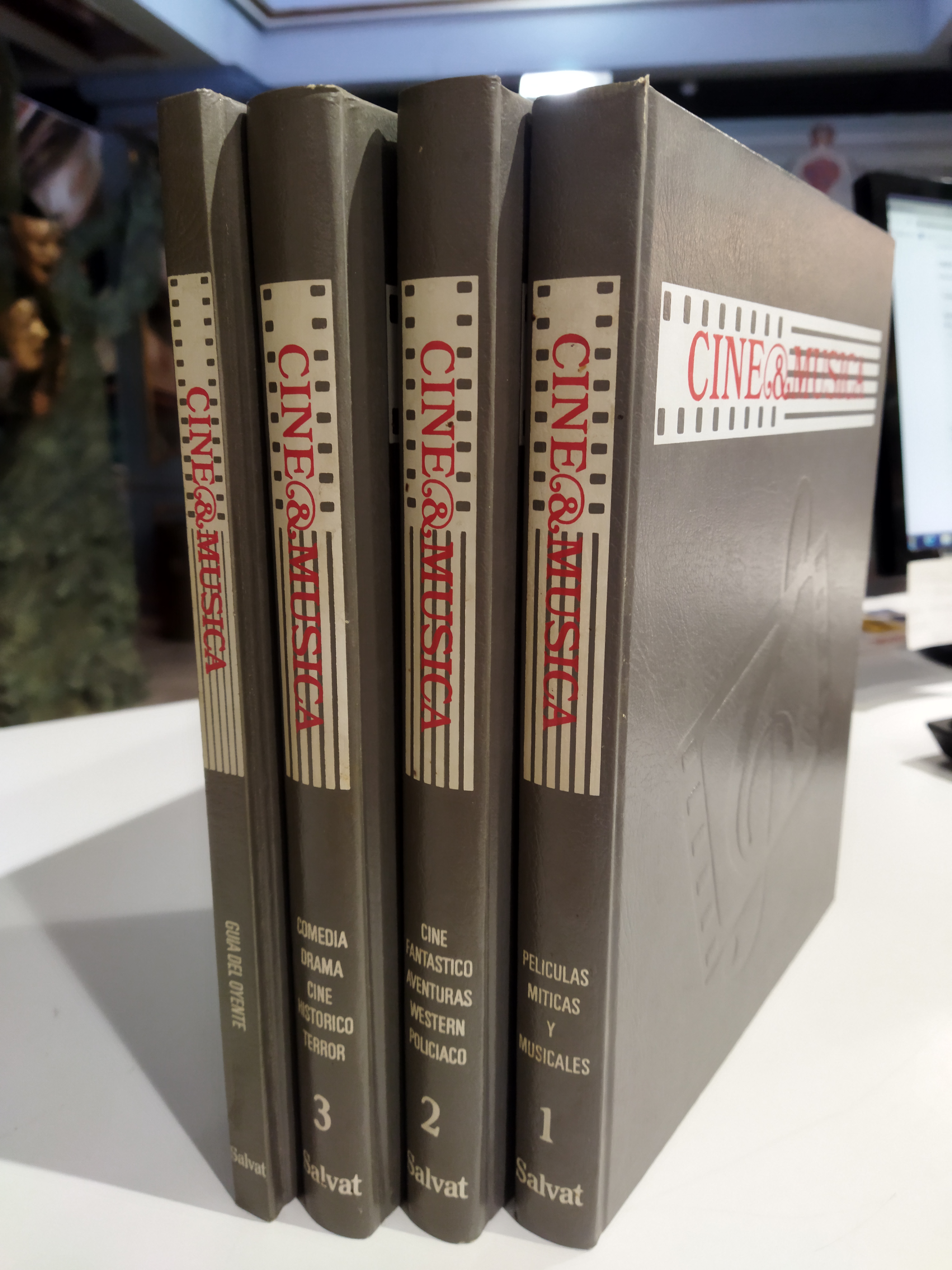 ESTUCHE STEPHEN KING. EL REY DEL TERROR. EDICION LIMITADA. KING, STEPHEN.  Libro en papel. 9788466358002 Visor Libros, S.L.